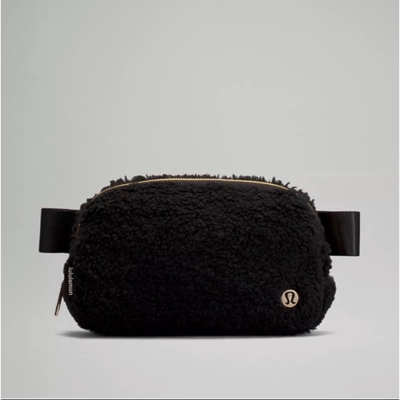 NWT Fleece Black Lululemon  Everywhere Bag- Black with Gold hardware! - Picture 2 of 6